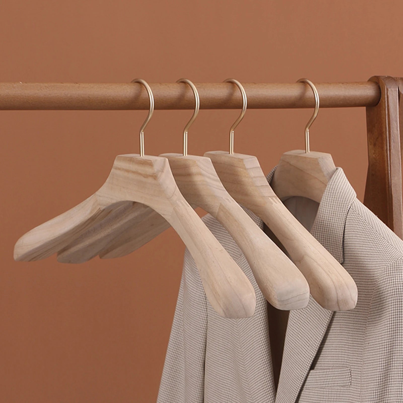 1pc Natural Camphor Wood Hanger Wardrobe Clothing Wide Shoulder Suit Clothes Hang Non-slip Clothes Rack 43x3cm