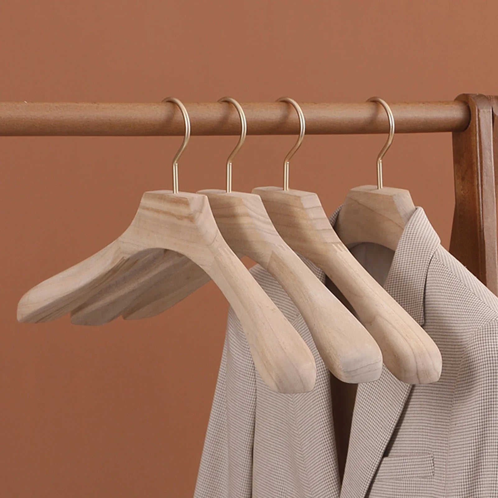 1pc Natural Camphor Wood Hanger Wardrobe Clothing Wide Shoulder Suit Clothes Hang Non-slip Clothes Rack 43x3cm